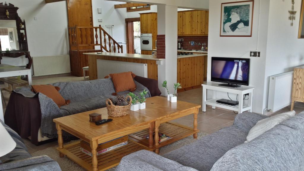 Villa In Moniatis Chambre photo