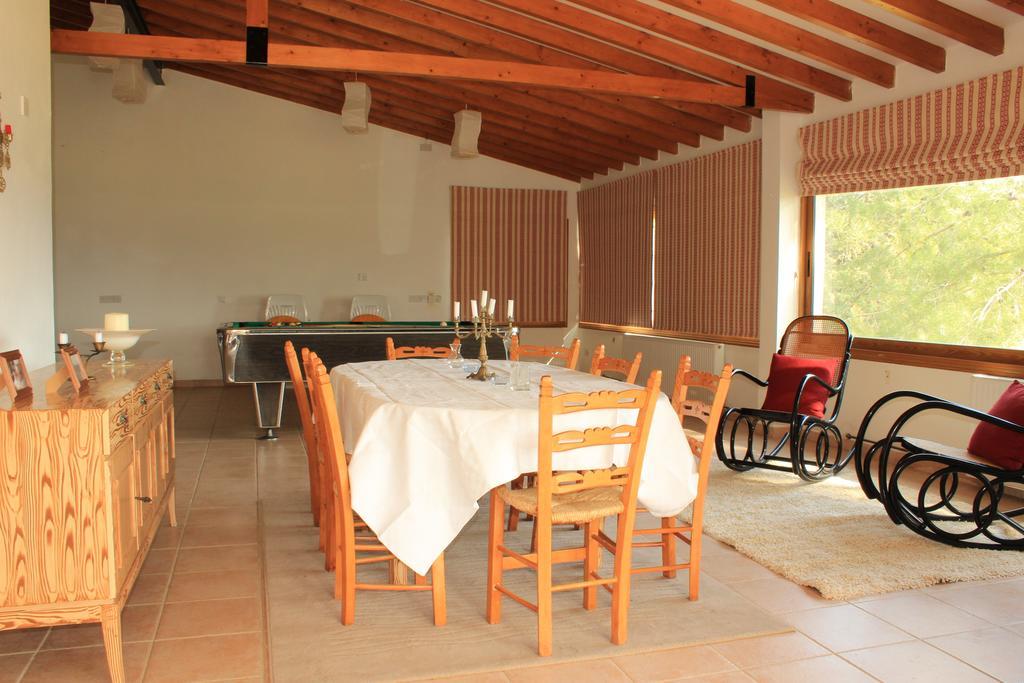 Villa In Moniatis Chambre photo